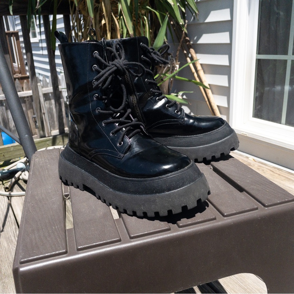 Current Mood Women's Black Chunky Grip Sole Lace Up Platform Ankle Combat Boots